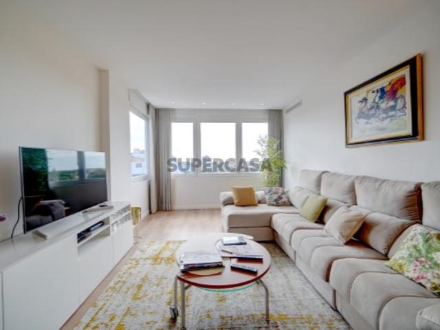 Apartamento T2 Remodelado em Cascais