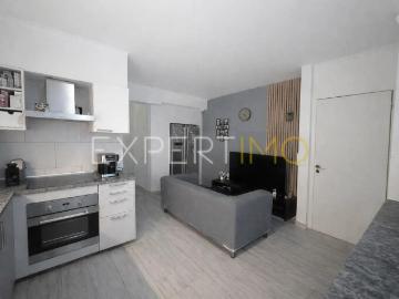 Apartamento T2 remodelado em Carregado