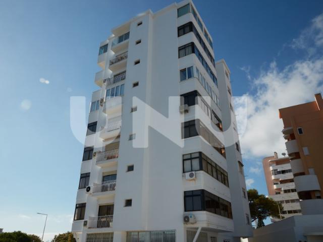 Apartamento T2, remodelado, em condomínio com piscina