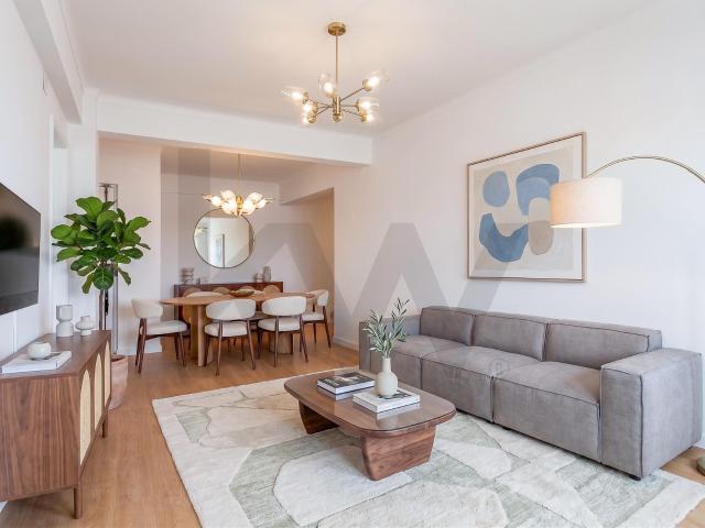 Apartamento T2 Remodelado em São Marcos, próximo ao Taguspark