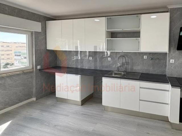 Apartamento T2 remodelado em Setúbal