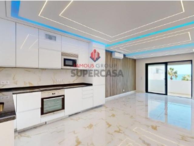 Apartamento T2 de Luxo Remodelado | Primeira Linha de Mar | Quarteira | Garagem e Arrecadação