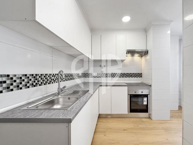 Apartamento T2 Remodelado para Arrendamento | Avenida General Humberto Delgado | Mina de Água, Amadora