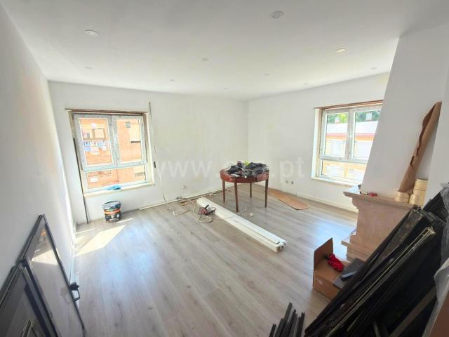 Apartamento T2 Remodelado 60m² Algueirão Mem Martins