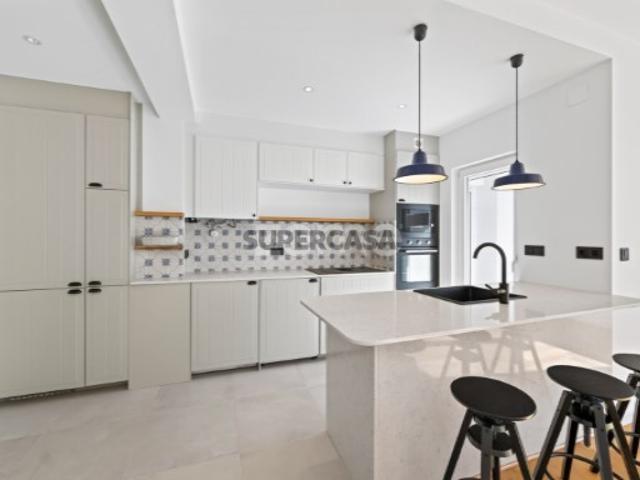 Apartamento T2 Renovado | 2 Lugares de Estacionamento | Elevador
