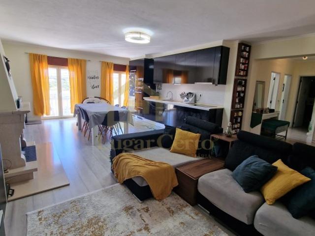 Apartamento T2 renovado Almoinha Sesimbra