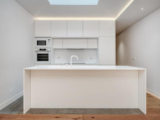 Apartamento T2 renovado, às portas de Alfama, Lisboa