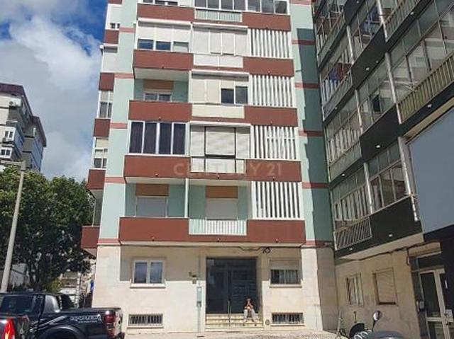 Apartamento T2 Renovado com cozinha equipada Odivelas
