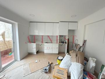 Apartamento T2 Renovado Com Amplo Terraço Na Praça Da Igreja. 52m² Venteira