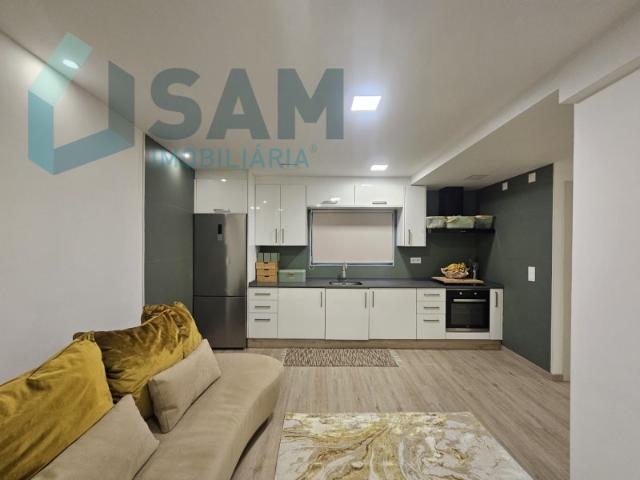 Apartamento T2 renovado com estacionamento
