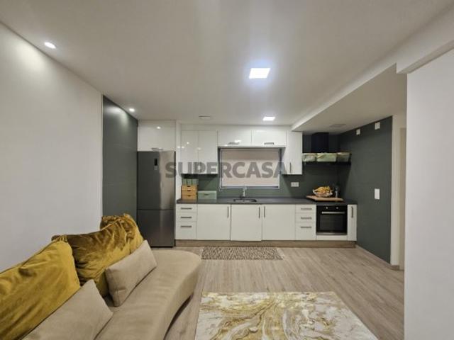 Apartamento T2 renovado com estacionamento