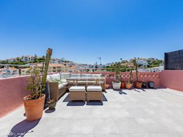 Apartamento T2 Renovado com terraço, Carvoeiro, Algarve