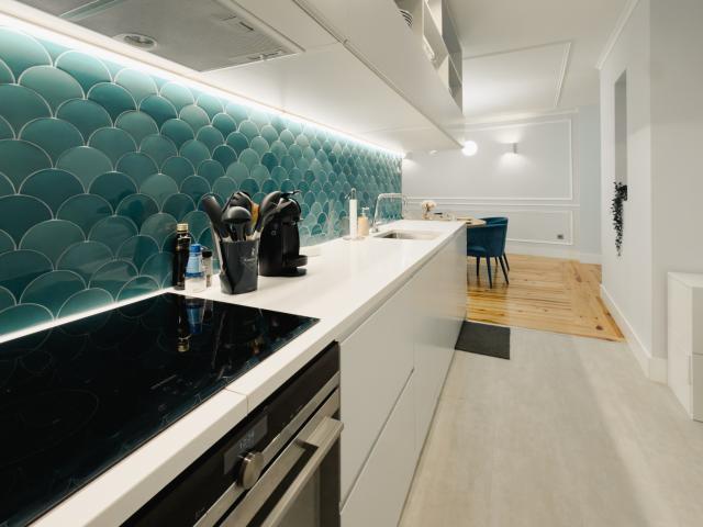 Apartamento T2 renovado com terraço e garagem em Santo António, Lisboa