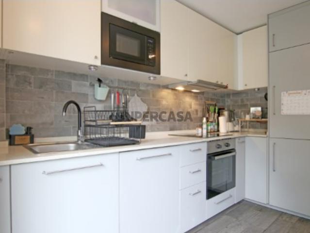 Apartamento T2 Renovado com Varanda Excelente Localização Estação Barcos e Ótima Exposição Solar