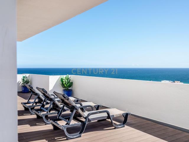 APARTAMENTO T2 RENOVADO COM VISTA MAR EM TODAS AS DIVISÕES, TERRAÇO DE 73 M² E GARAGEM – ARMAÇÃO DE PÊRA