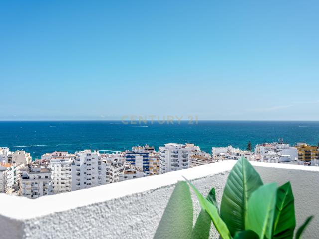 APARTAMENTO T2 RENOVADO COM VISTA MAR EM TODAS AS DIVISÕES, TERRAÇO DE 73 M² E GARAGEM – ARMAÇÃO DE PÊRA