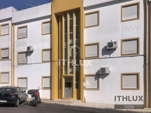 Apartamento T2 renovado e vistas desafogadas no centro de Vila Viçosa