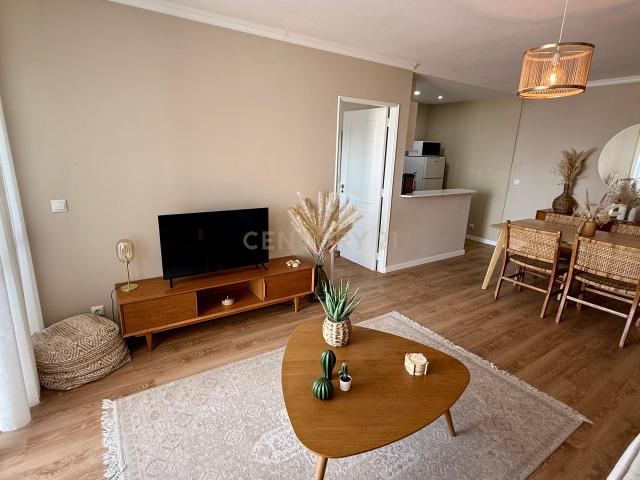 Apartamento T2 renovado em Armação de Pêra a 500 metros da praia
