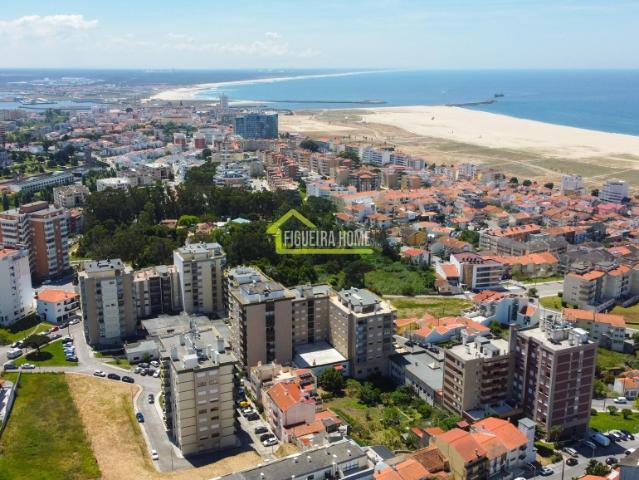 Apartamento T2 Renovado em Buarcos A 700m da Praia!