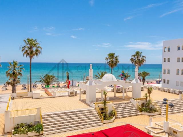 Apartamento T2 Renovado em Quarteira com Vista Mar Panorâmica e a 2 Passos da Praia