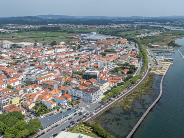 Apartamento T2, renovado, junto à marginal de Esposende