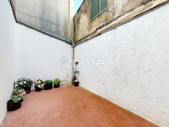 Apartamento T2, renovado, junto à marginal de Esposende