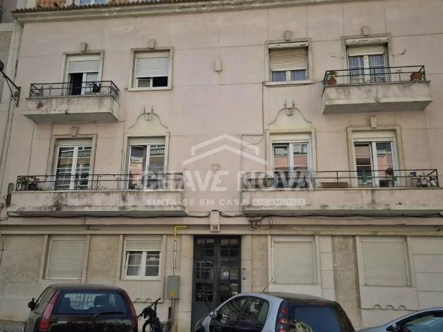 Apartamento T2 Renovado na Bempostinha, Arroios