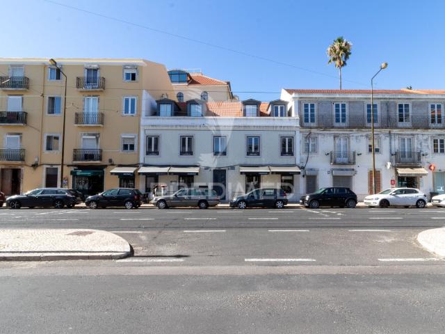 Apartamento T2 Renovado na Junqueira, Alcântara
