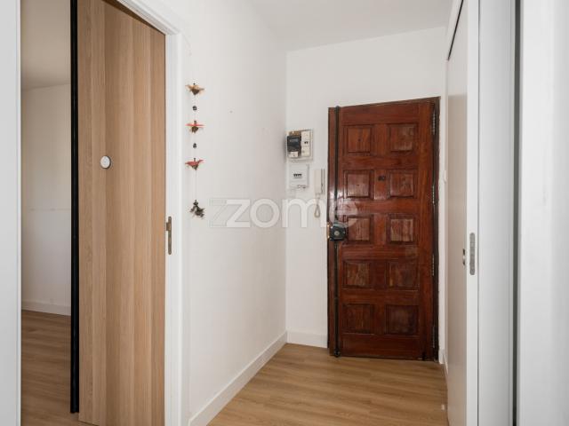 Apartamento T2 Renovado no Bairro da Encarnação | Olivais