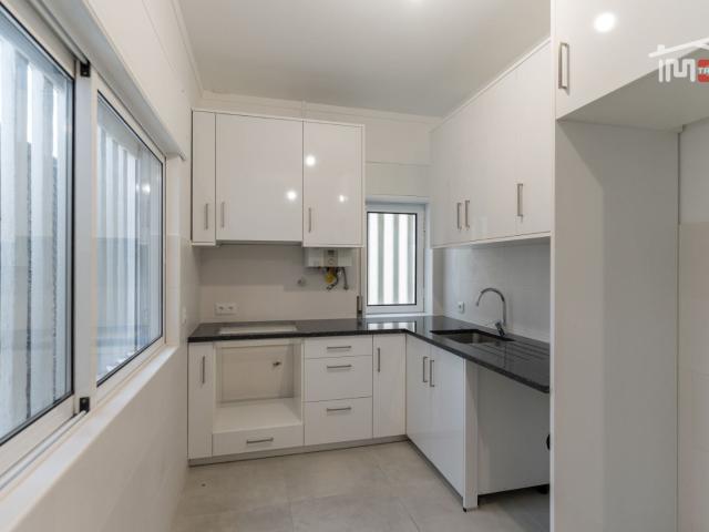 Apartamento T2 renovado no centro de Fátima