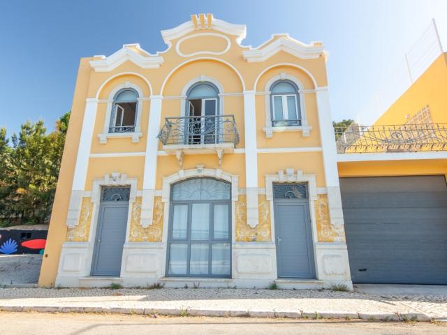 Apartamento T2 reabilitado com vista rio no Centro Histórico de Setúbal