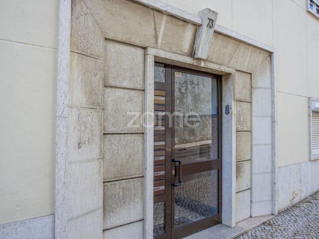 APARTAMENTO T2 REFORMADO EM CRUZ QUEBRADA