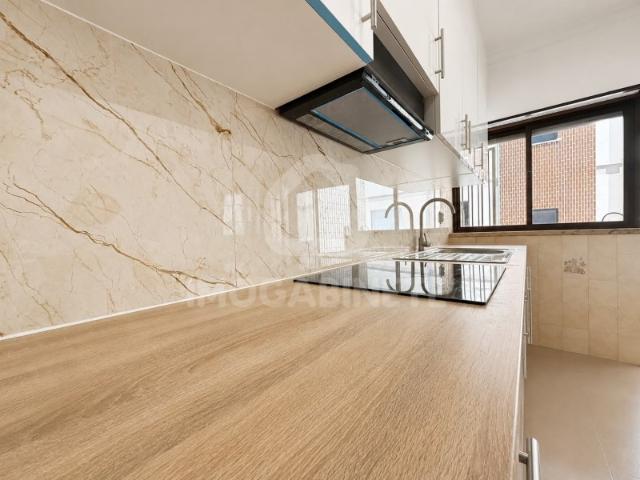 Apartamento T2 São Julião, Terraço Enorme e Garagem Dupla