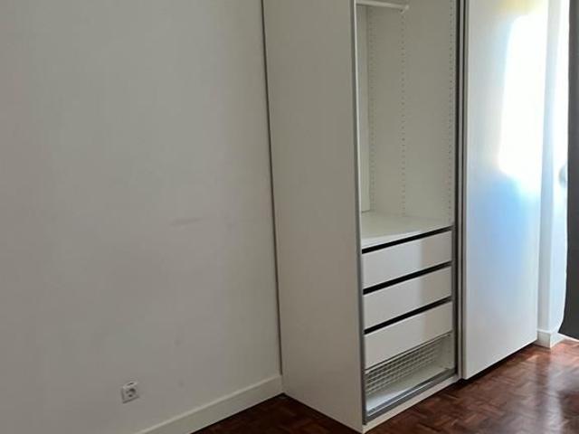 Apartamento T2 sem móveis para arrendamento na Rebelva, Carcavelos