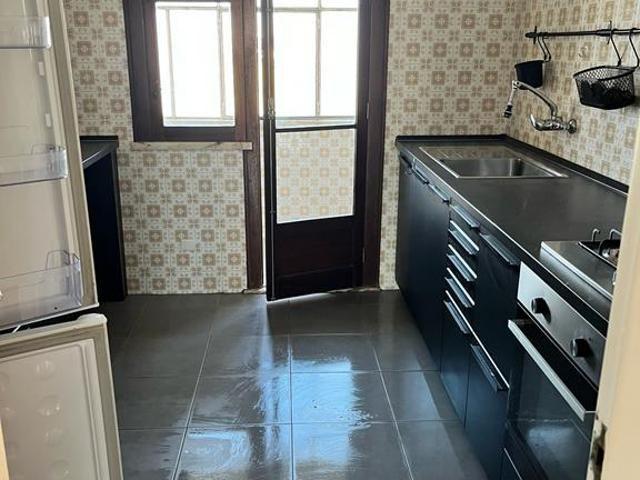 Apartamento T2 sem móveis para arrendamento na Rebelva, Carcavelos