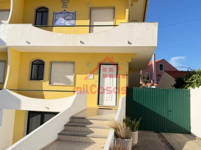 Apartamento T2 Semi Mobilado com Vista Mar na Consolação