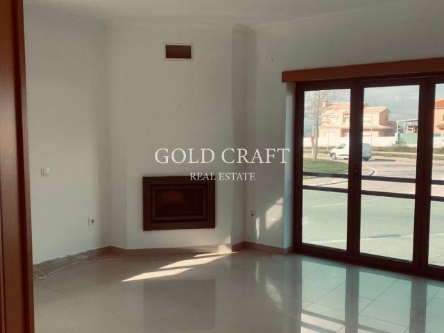 Apartamento T2 Semi Novo c/ Arrecadação Castelo Branco