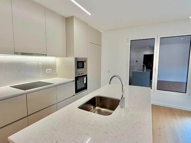 Apartamento T2 Semi Novo, Coz. Equipada, Lavandaria, Empreendimento Villa Lusa | Montijo