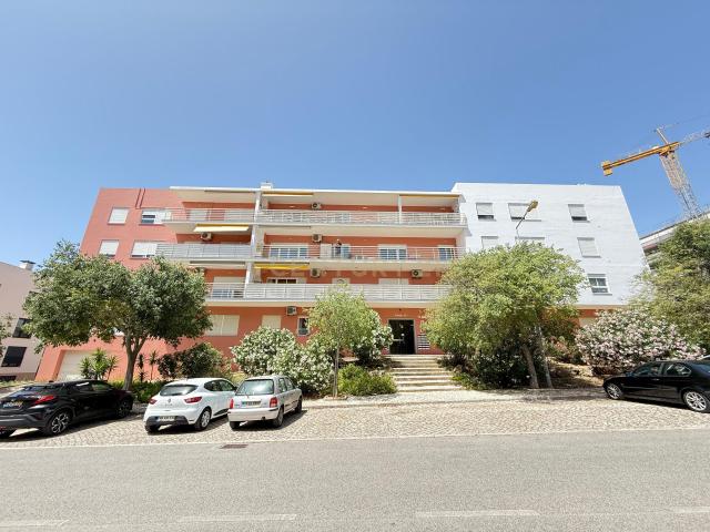 Apartamento T2 Semi Novo com Garagem em Armação de Pêra – Conforto, Modernidade e Excelente Localização