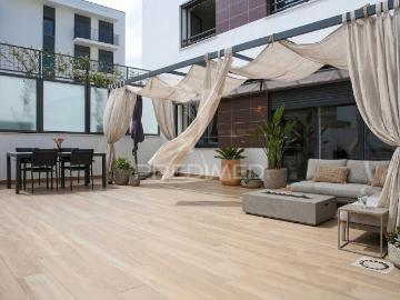 Apartamento T2 Semi Novo com Terraço em Santo António dos Cavaleiros