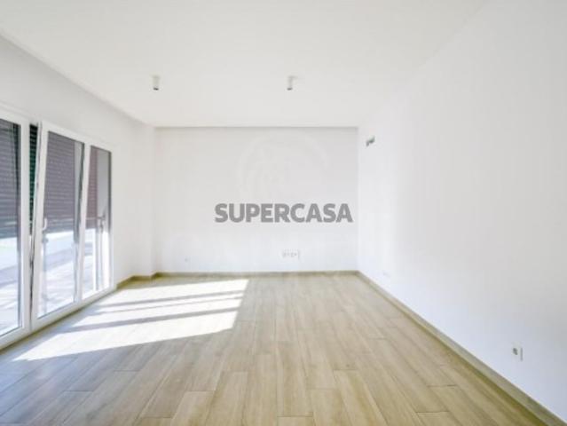 Apartamento T2 semi novo, em Santo Antão do Tojal