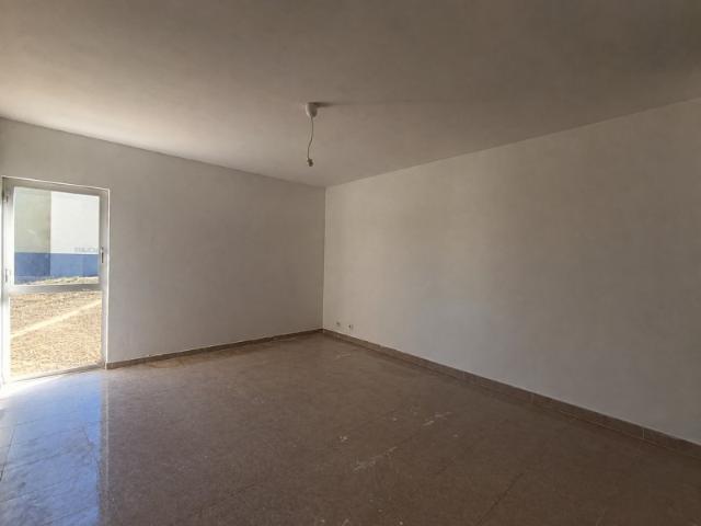 Apartamento T2 semi remodelado Prédio com elevador