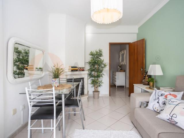 Apartamento T2 Setúbal Vale do Cobro Remodelado com Varanda