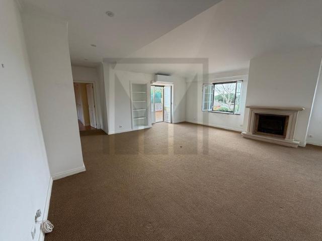 APARTAMENTO T2 SITUADO NUMA QUINTA EM SINTRA