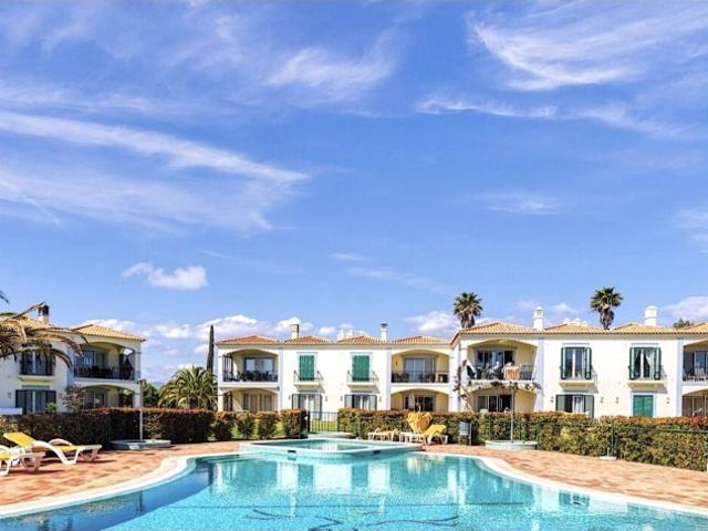 Apartamento T2 situado junto ao golfe Carvoeiro para Investimento, Férias ou Residencia