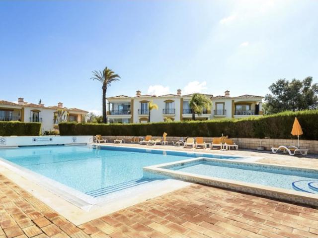 Apartamento T2 situado junto ao golfe Carvoeiro para Investimento, Férias ou Residencia