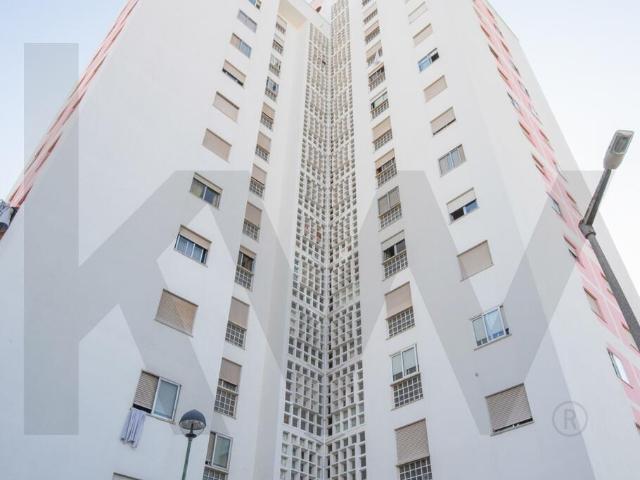 Apartamento T2 | Sto António dos Cavaleiros | Venda |