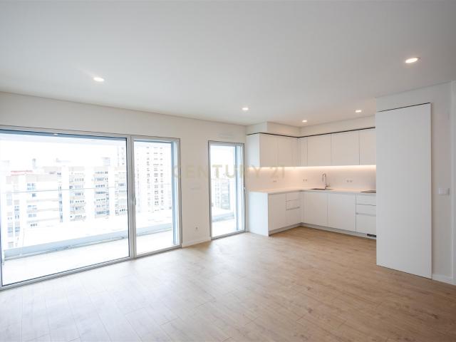 Apartamento T2A com estacionamento e piscina Areeiro 97m² Areeiro