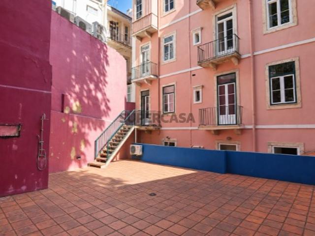 Apartamento T3+1 com Pátio Privado a 2 passos da Av. da LIberdade para Venda em Lisboa3+1 Bedroom Ap