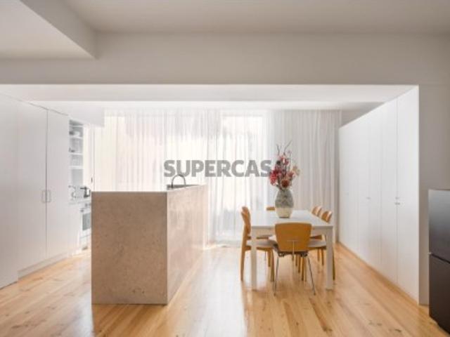 Apartamento T3+1 com terraço, nas Avenidas Novas, Lisboa